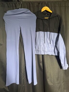 ALO Yoga Black and Infinity Blue Flare Leggings with Colorblock Anorak Hoodie